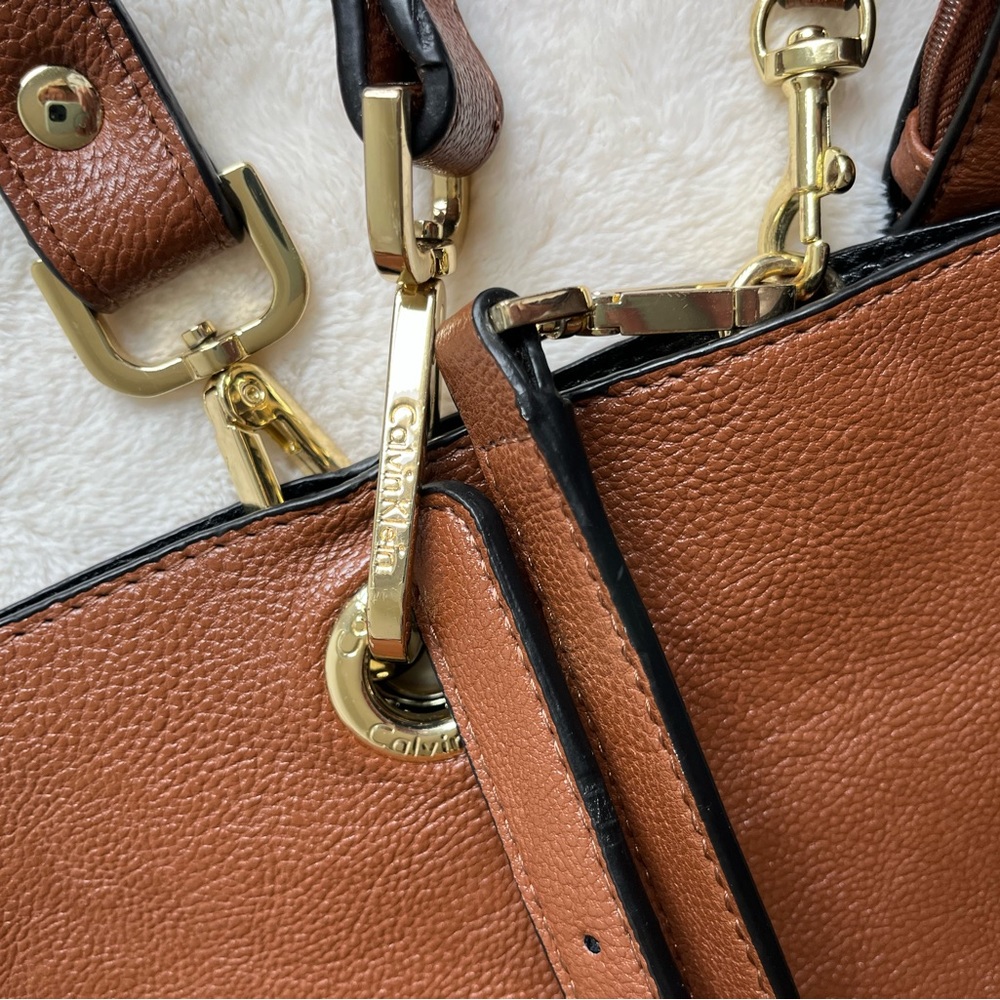 CK reversible tote with pouch shoulder & crossbody strap - Picture 7 of 12